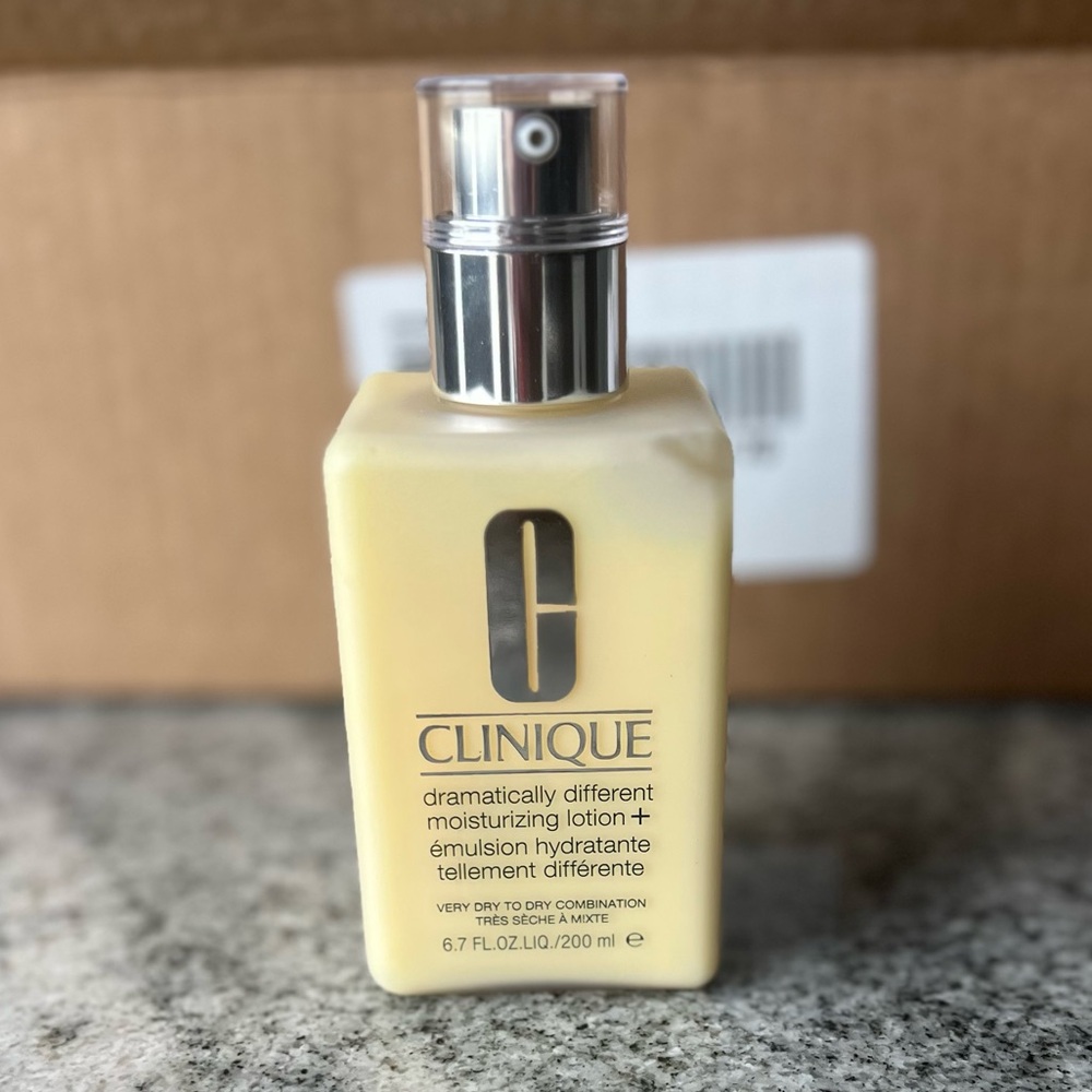 Clinique dramatically different moisturizing lotion. 6.7 ounce pump.